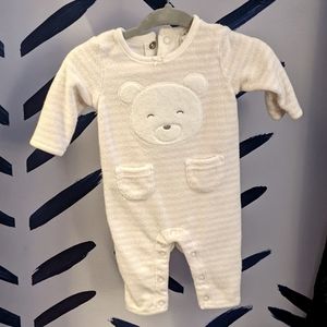 Carter's newborn outfit